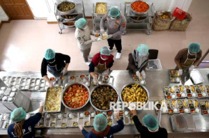 Korban Keracunan MBG Cirebon: Dari Balita, Lansia, Sampai Pegawai SPPG