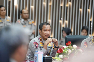 Kapolda Jateng Irjen Roy Hardi Siahaan memberikan arahan jelang demo 2 tahun Prabowo. (IDN Times/Dok Humas Polda Jateng)