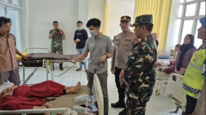 Sejumlah siswa SD di Kecamatan Purwareja Klampok Banjarnegara yang diduga mengalami keracunan setelah menyantab MBG, mendapatkan perawatan di Puskesmas setempat. (foto: joko - rri)