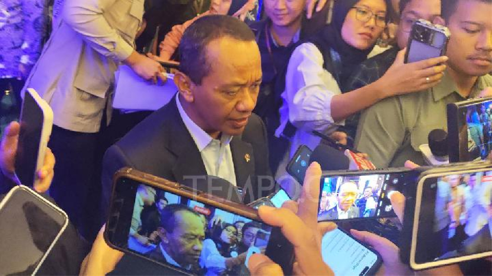 Dua Guru Besar UI Kritik Keputusan Rektor yang Hanya Minta Bahlil Perbaiki Disertasi