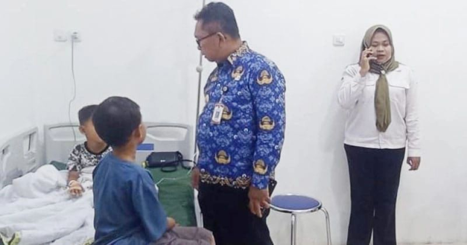 Belasan Siswa TK di Jember Dilarikan ke Puskesmas Diduga Keracunan MBG
