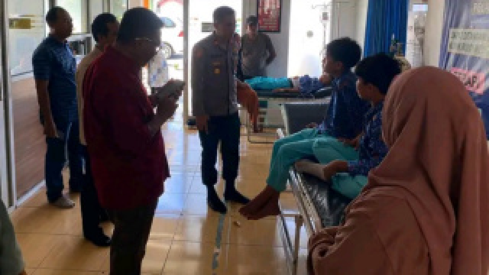 Diduga Keracunan MBG, 7 Siswa SMPN 03 Kembang Seri Dilarikan ke Klinik