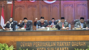 Pimpinan DPRD Solo saat menutup Rapat Paripurna DPRD Solo dengan agenda Mendengarkan Pidato Kenegaraan Presiden Prabowo Subianto, Jumat (14/8/2026). (Solopos/Kurniawan)