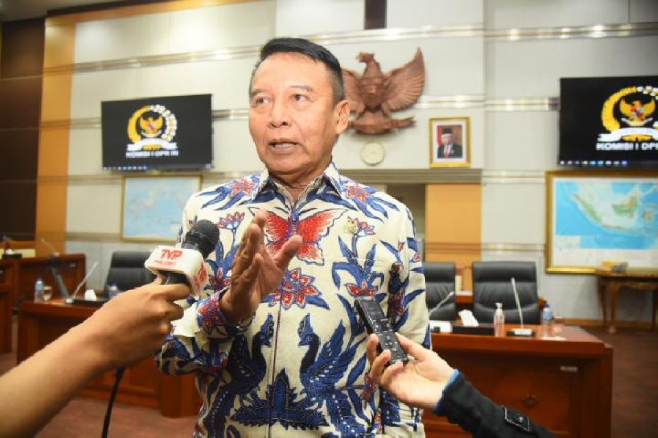 TB Hasanuddin Kritik Kepemimpinan Panglima TNI Buntut Pembatalan Mutasi Letjen Kunto Arief