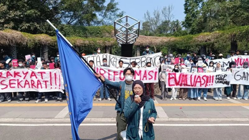 Ratusan Mahasiswa ITB Gelar Aksi, Sampaikan Empat Tuntutan