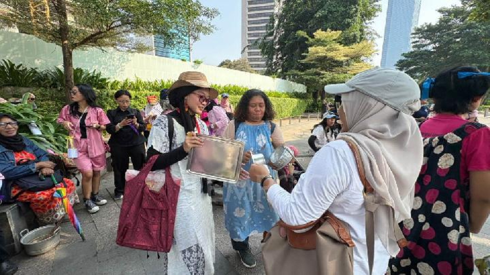 Aliansi Perempuan Tembus Demo di HI Setelah Diadang Polisi