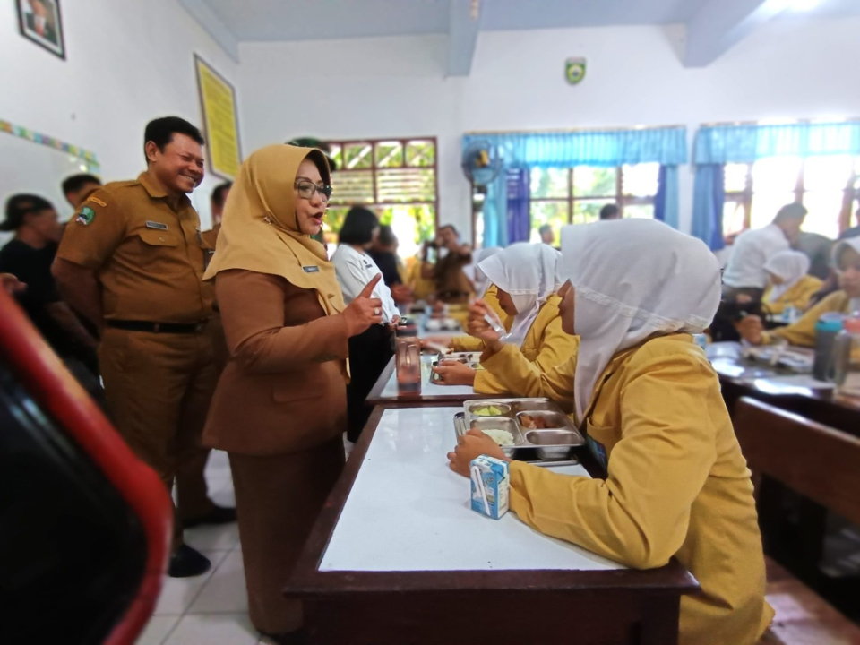 12 Siswa SD di Kediren Magetan Dilarikan ke Puskesmas Diduga Keracunan Menu MBG