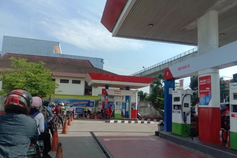 Mulai Hari Ini Warga Menunggak Pajak Kendaraan Dilarang Beli BBM Subsidi, Ada Risikonya