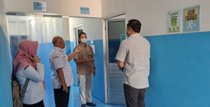 Ketua Tim Pengawas Keamanan Pangan Program MBG Kecamatan Rejotangan, Eko Sumaryono saat meninjau SPPG Pakisrejo, Rejotangan (ist)