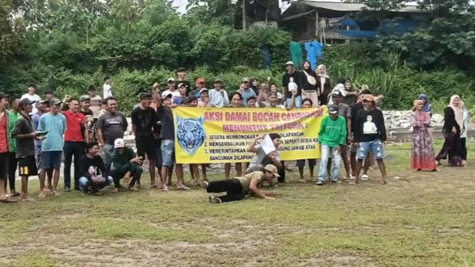 Warga Candisari Lamongan Tolak Pembangunan Koperasi Desa Merah Putih di Lapangan Sepak Bola