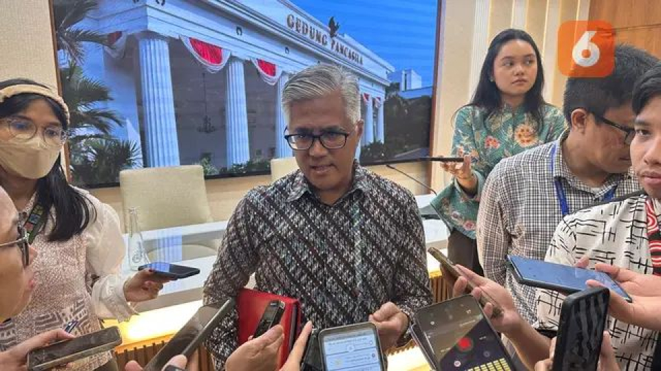 Juru Bicara Kemlu RI Rolliansyah Soemirat dalam pernyataan pers di Kemlu RI, Senin (16/12/2024).
