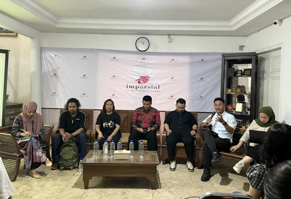 Peluncuran Kertas Posisi dan Media Briefing bertajuk 'Militerisma Menguat Pembela HAM Dibungkam' di Kantor Imparsial, Tebet Barat, Jakarta Selatan, Selasa (23/6). Foto: CR 36