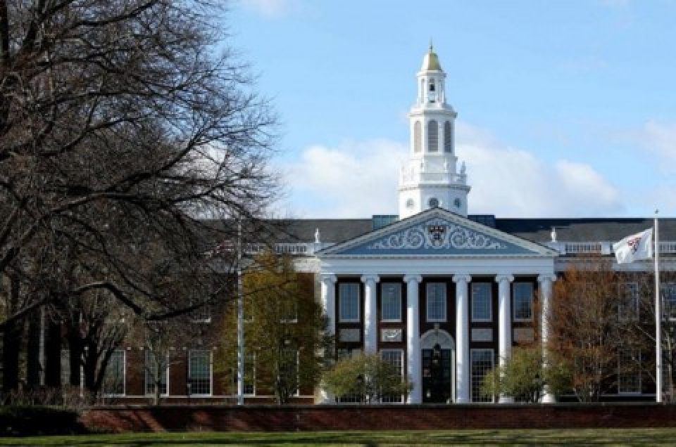 Trump Larang Harvard University Terima Mahasiswa Asing