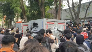 Aksi 20 Oktober di Bandung, 2 Mobil SPPG Jadi Sasaran Amuk Massa