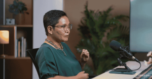 Perwakilan Koalisi MBG Watch Anette Mau saat berbincang dengan Direktur Pemberitaan Tribun Network Febby Mahendra Putra dalam program Podcast Ngocak Febby Mahendra di Studio Tribunnews, Jakarta, Rabu (16/9/2026). (Foto: YouTube Tribun Network).