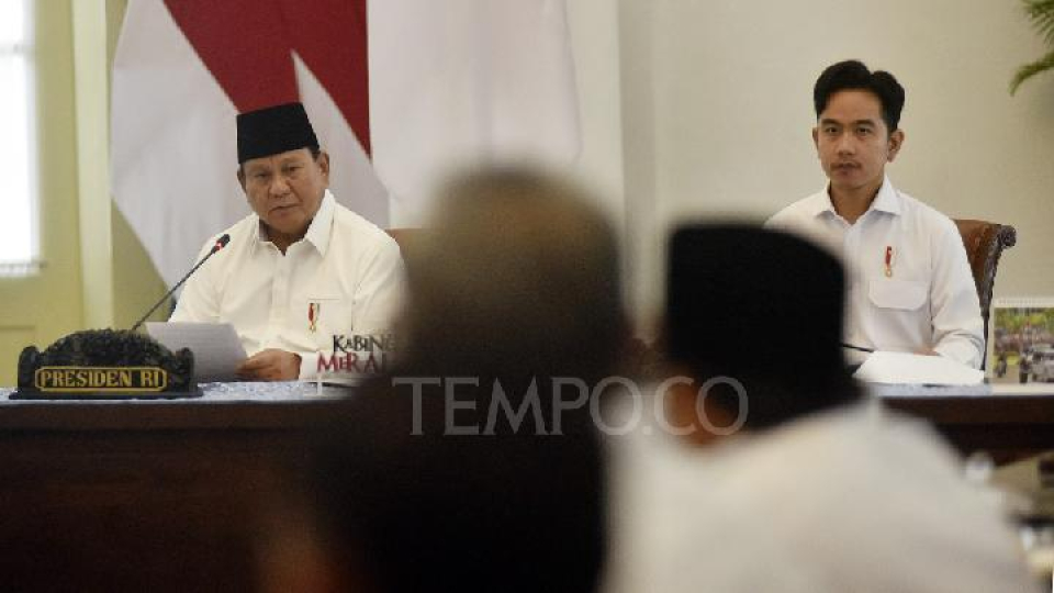 Presiden Prabowo Subianto, dan Wakil Presiden Gibran Rakabuming Raka, memimpin pelaksanaan sidang perdana Dewan Pertahanan Nasional di Istana Bogor, Jawa Barat, 7 Februari 2025. Dalam sidang ini Presiden Prabowo menekankan urgensi masalah pertahanan bagi suatu negara, selain itu Presiden juga menjelaskan tentang aliran bernegara yang saat ini sedang menonjol adalah aliran berdasarkan asas realisme. 