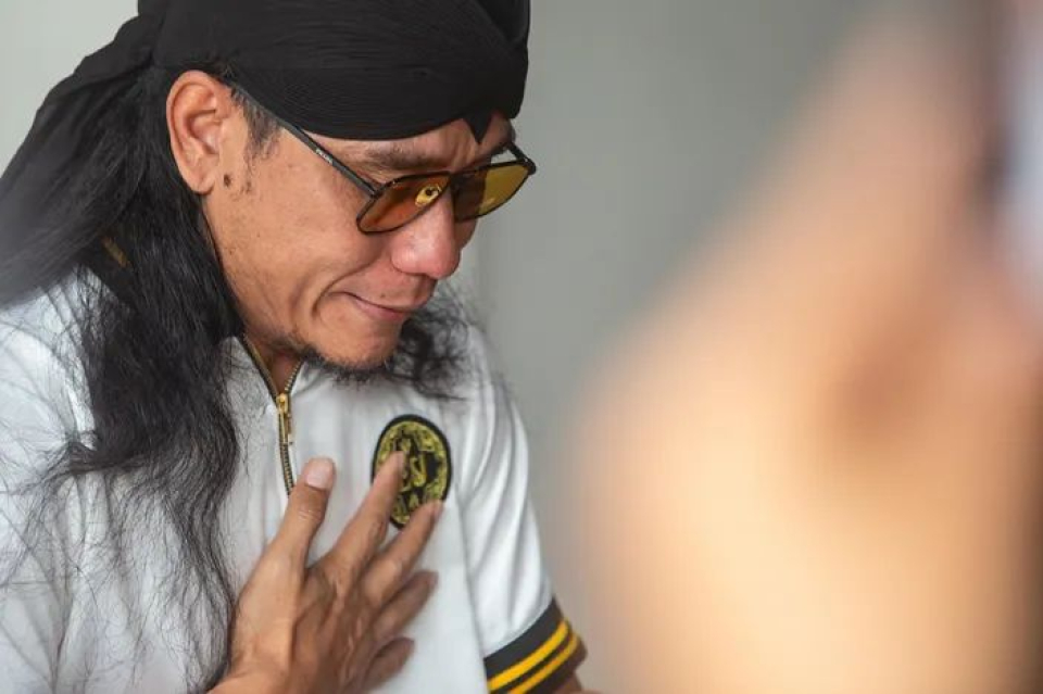 Utusan Khusus Presiden Bidang Kerukunan Beragama dan Pembinaan Sarana Keagamaan, Gus Miftah menyampaikan keterangan pers di Ponpes Ora Aji, Purwomartani, Kalasan, Sleman, D.I Yogyakarta, Jumat (6/12/2024). Gus Miftah menyatakan mengundurkan diri dari jabatan Utusan Khusus Presiden Bidang Kerukunan Beragama dan Pembinaan Sarana Keagamaan Kabinet Merah Putih serta mengucapkan terimakasih kepada Presiden Prabowo Subianto atas amanah dan kepercayaan yang telah diberikan kepadanya. 