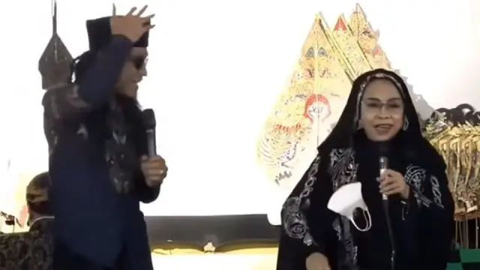 Pesinden Yati Pesek ternyata masih merasakan sakit hati atas perkataan Gus Miftah dua tahun lalu yang menyebutnya jelek dan hal lainnya. Hal ini terungkap melalui unggahan Erick Estrada di Instagram pada Jumat (6/12).
