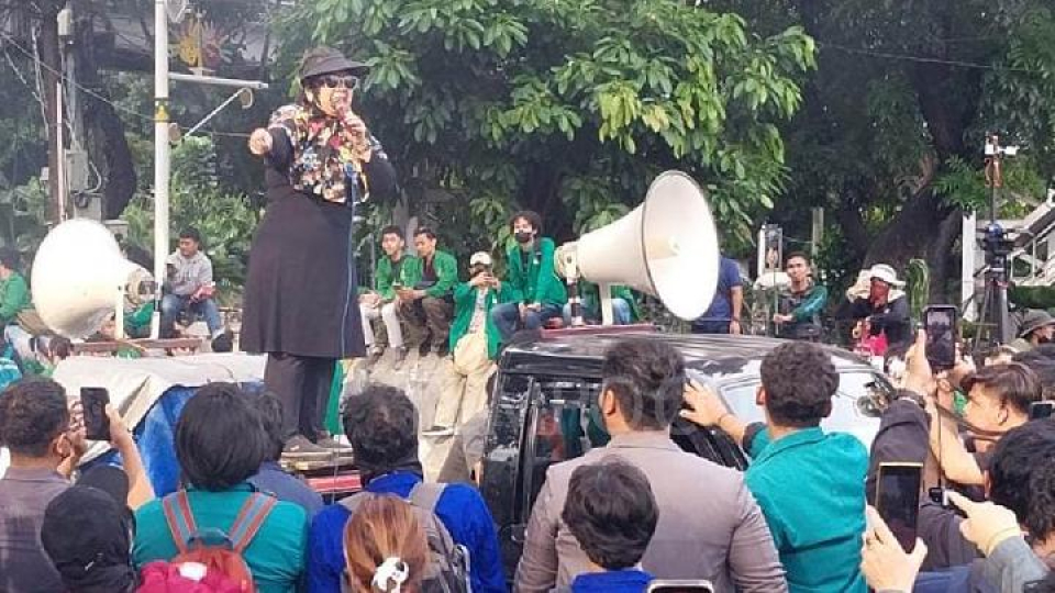 Aliansi Emak-Emak di Unjuk Rasa 'Indonesia Gelap' Mencari Prabowo. Sebut 'Ndasmu'