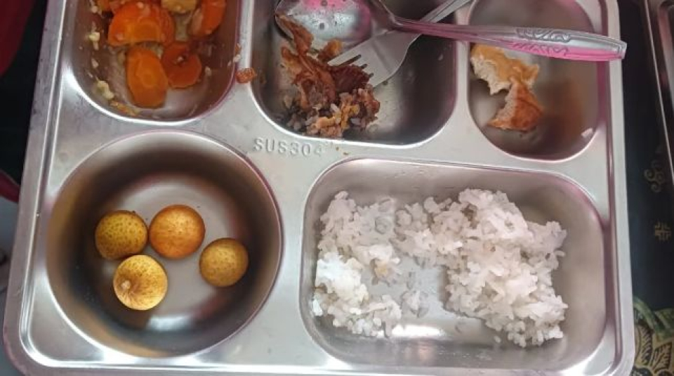 Niatnya bikin anak-anak sehat dan kuat, tapi yang terjadi di SD Negeri 3 Way Mengaku, Balik Bukit Lampung Barat malah bikin dahi berkerut.