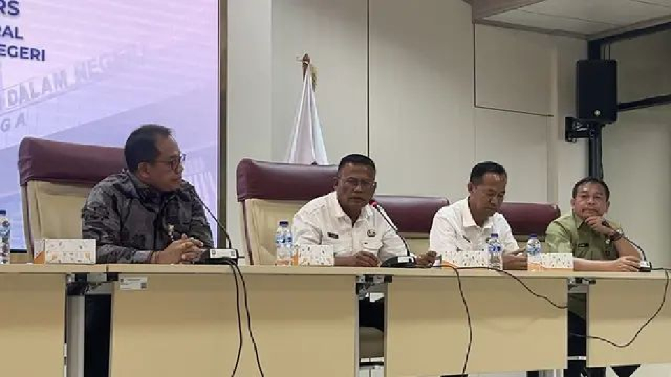 Wali Kota Prabumilih Usai Diperiksa Kemendagri 