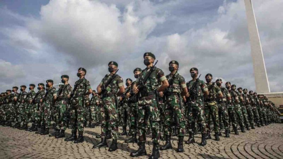 Prajurit TNI AD mengikuti Apel Gelar Pasukan Jajaran TNI Angkatan Darat (AD) Wilayah Jabodetabek di Lapangan Monas, Jakarta. 
