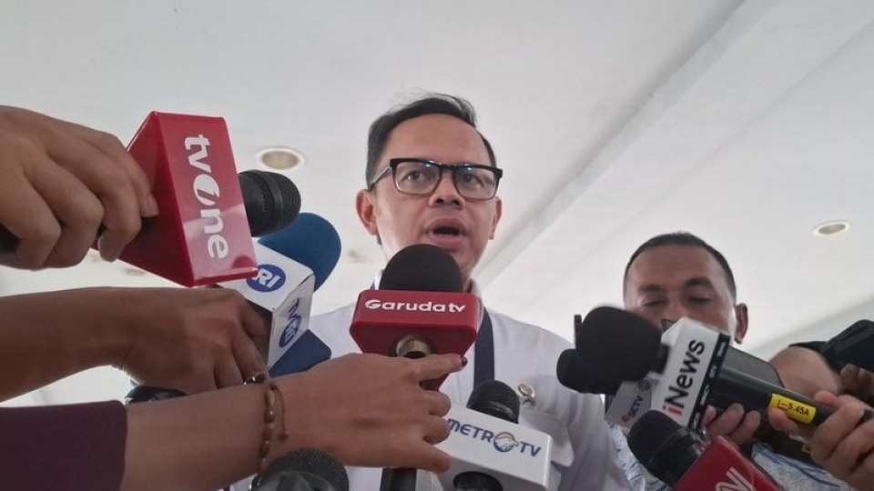 Wakil Menteri Dalam Negeri, Bima Arya Sugiarto, saat memberikan penjelasan mengenai materi Wakil Presiden, Gibran Rakabuming Raka di retret pembekalan kepala daerah di Akademi Militer (Akmil), Magelang, Jawa Tengah, Rabu (26/2/2025).