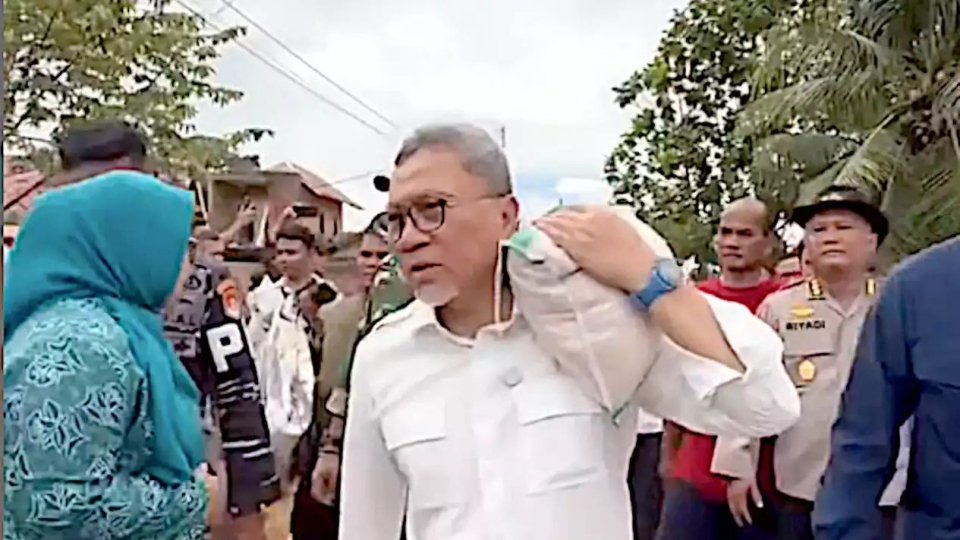 Usai Angkut Karung Beras Saat Bencana, Dibikin Kaget Lagi Lihat Koleksi Mobil Mewah Zulkifli Hasan