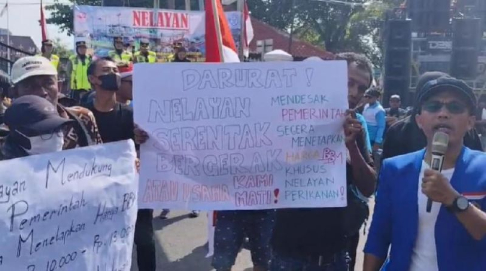 Ribuan Nelayan Pati Demo di Kantor Bupati, Protes Kenaikan Harga BBM Non-Subsidi