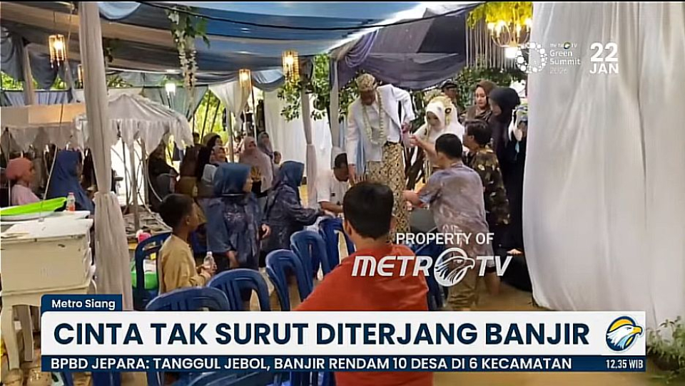 Cinta Tak Gentar, Pasangan di Kudus Tetap Gelar Akad Nikah Meski Banjir