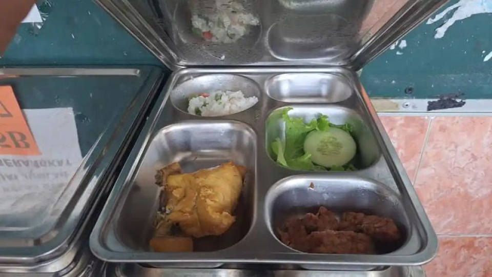 Siswa SMK Kota Pekalongan Kaget Ada Belatung di Menu MBG