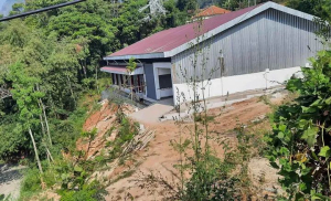 Pemandangan bangunan Koperasi Merah Putih Desa Celak yang ­berhadapan ­dengan ­jurang, kawasan ­Kampung ­Bojongsalam, Desa Celak, Kecamatan ­Gununghalu, Kabupaten Bandung Barat, Senin (6/7/2026).